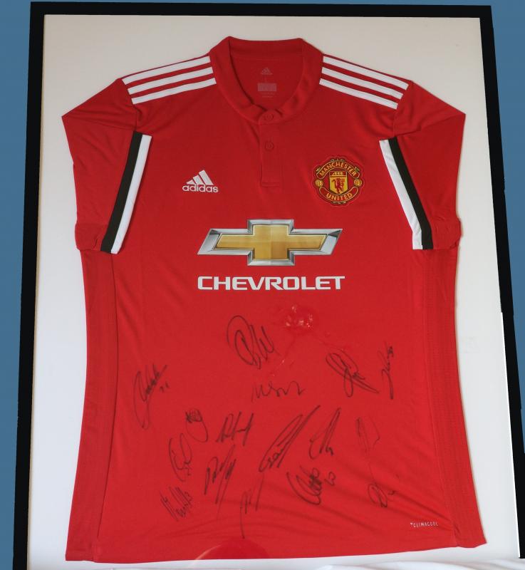 Signed man utd store shirt